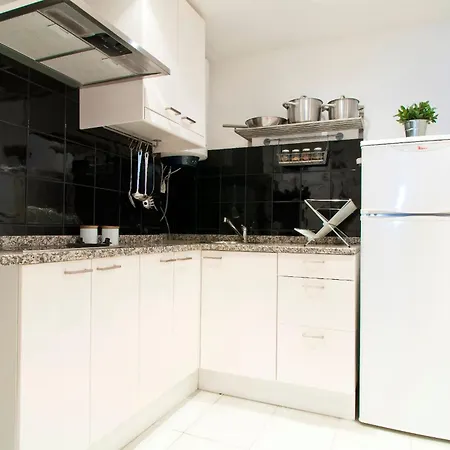 In Vibrant Bairro Alto Лісабон