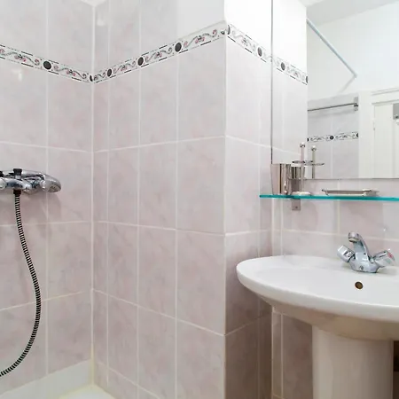 Apartment In Vibrant Bairro Alto