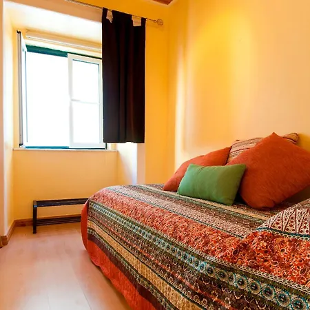 Apartment In Vibrant Bairro Alto *