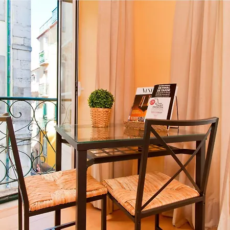 Apartment In Vibrant Bairro Alto *