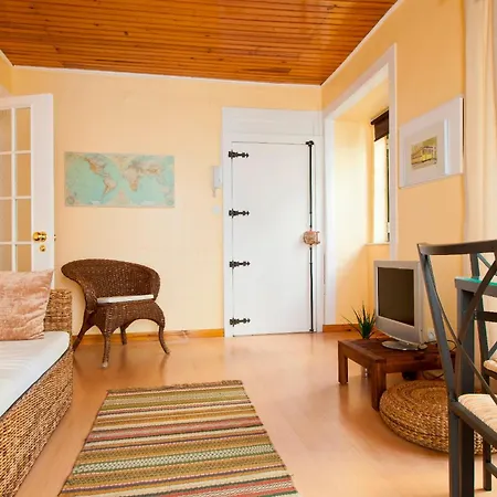 Apartament In Vibrant Bairro Alto *