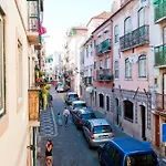Appartement In Vibrant Bairro Alto *