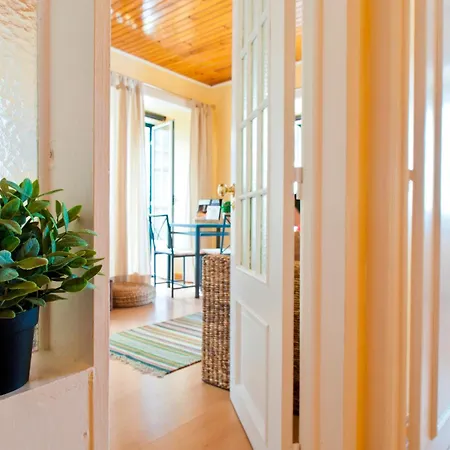 In Vibrant Bairro Alto Apartman